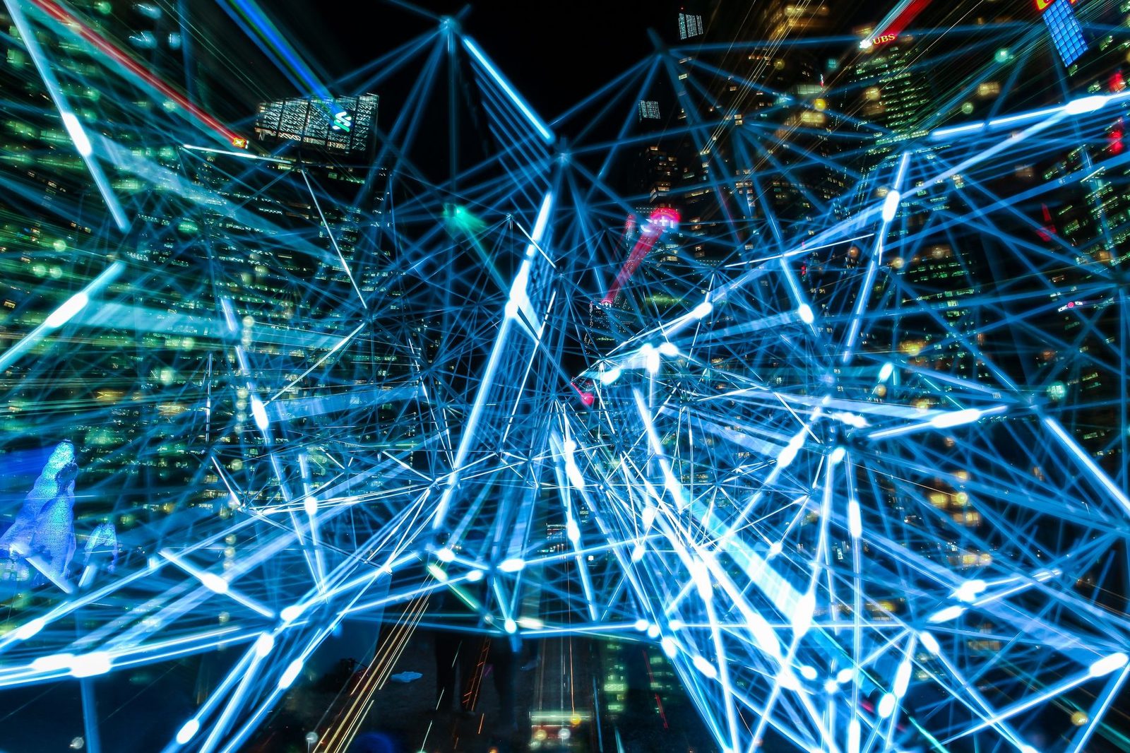 Rede de conexões digitais representando integração entre ferramentas de tecnologia